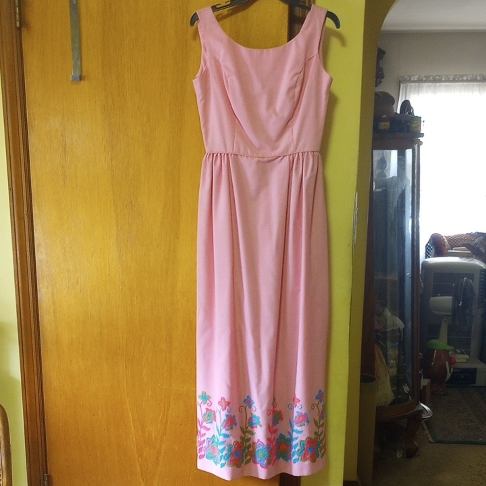 Midge Grant, Size 12, Pink Floral Full-Length Sleeveless Dress, Crewel Flowers